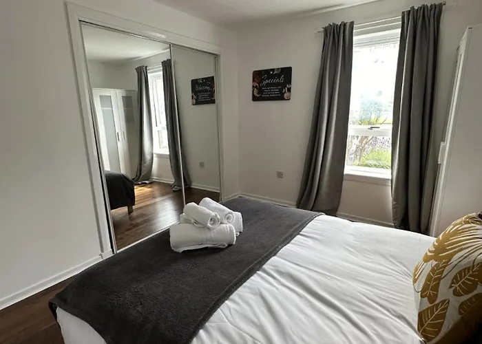 Two Bedroom Flat Close To Meadows With Free Parking