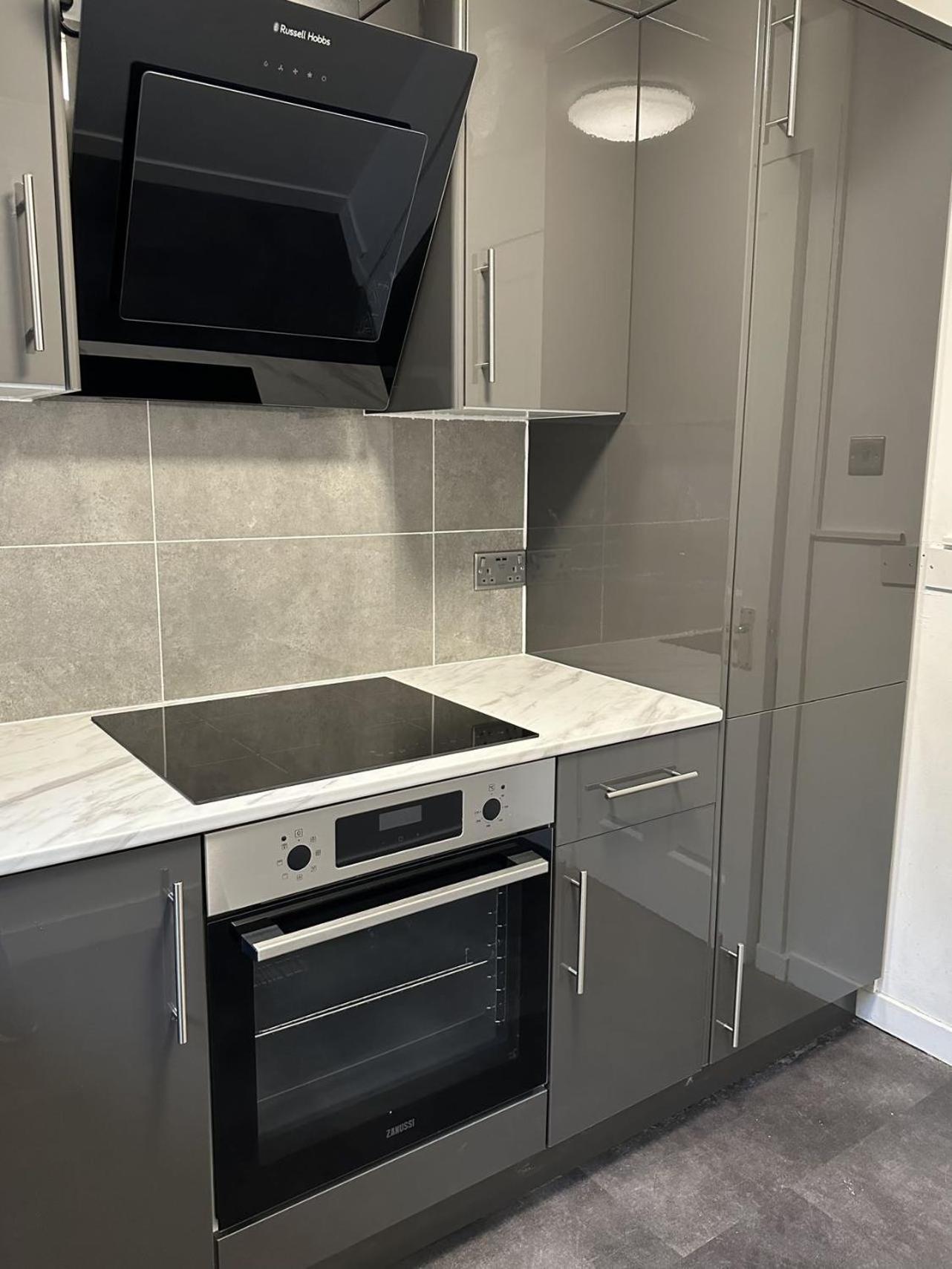 Two Bedroom Flat Close To Meadows With Free Parking Apartment EDI